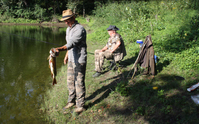 Pêcheurs au camping d'Andance