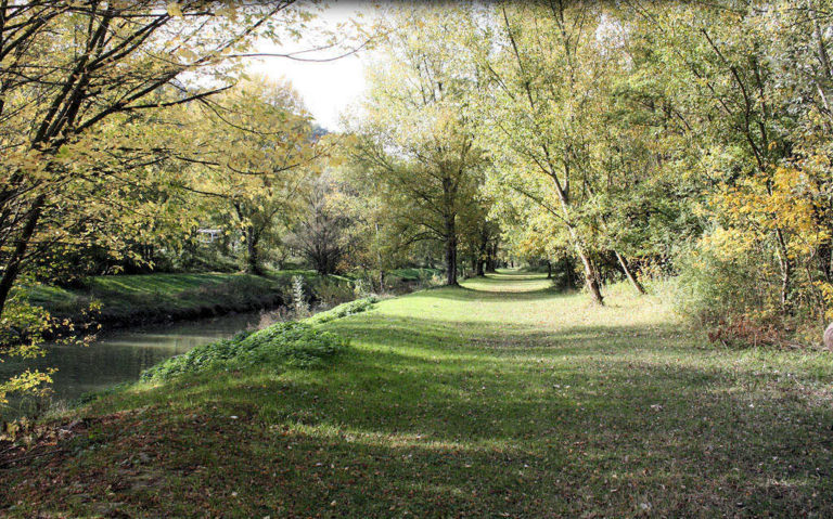 Location d'emplacements camping cariste en Ardèche Verte