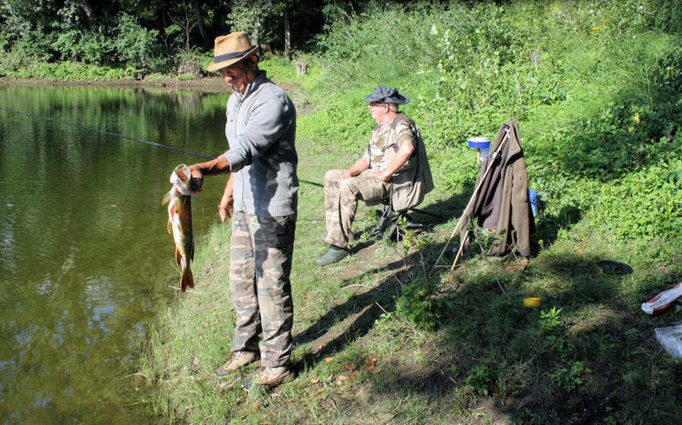 Pêcheurs au camping d'Andance