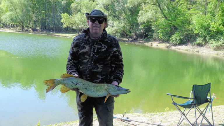 Pêche dans l'étang du camping d'Andance