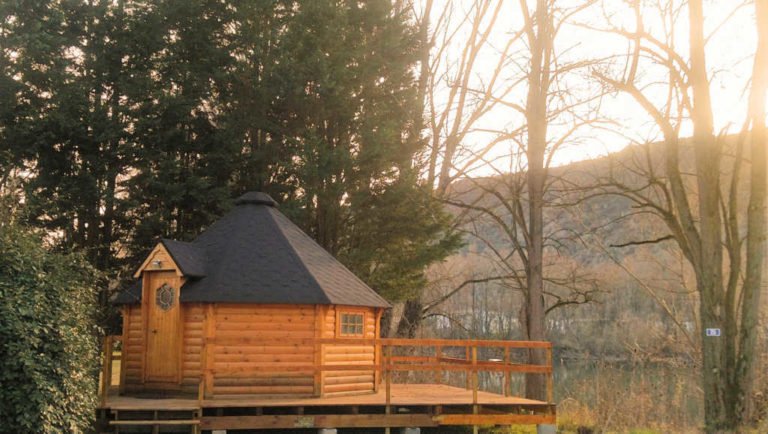 Hébergement insolite en Ardèche au camping d'Andance près du safari de Peaugres